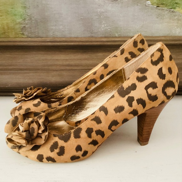 Sofft Size 9.5 M High Heel Pump Suede Leather Printed Leopard Peep Toe Rosette - Picture 2 of 15